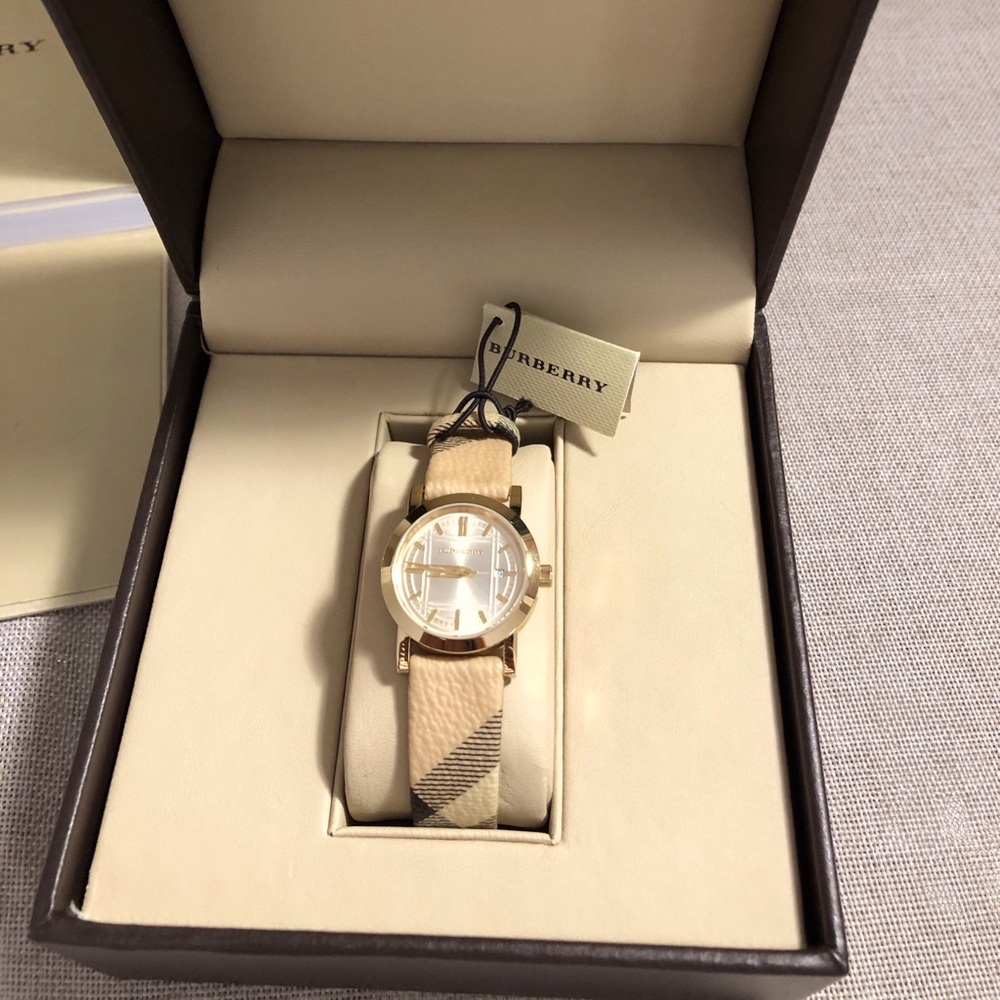 COPY - Burberry watch authentic new with tag, bea…